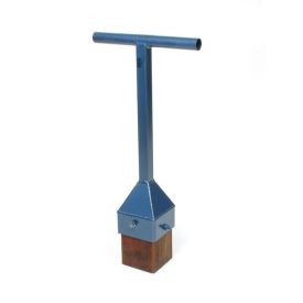 Grondstamper met houten blok